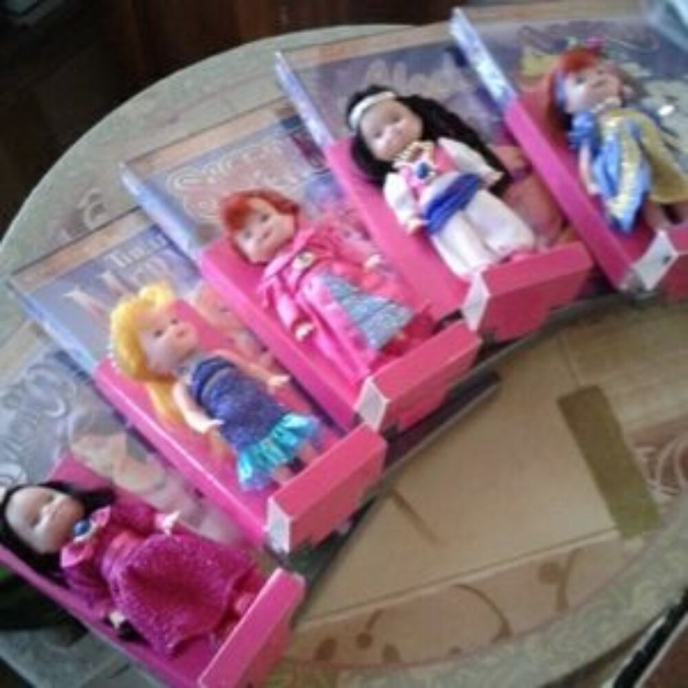 Dolls~Mini Doll Bundle of (5) includes DVD disc Collectible Fairy Tale Classics